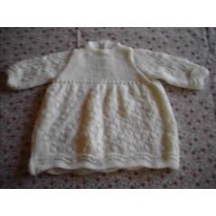 Robe bébé tricot fille blanche en jersey et points ajourés en acrylique