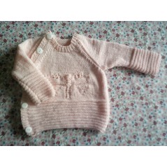 Brassière bébé tricot fille en jersey et point papillon rose - Gros plan devant