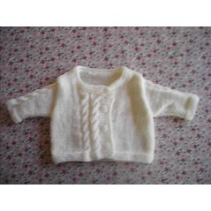Brassière croisée bébé tricot fille et garçon blanche en jersey ornée de torsades et bordée de point mousse.