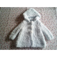 Manteau à capuche effet fausse fourrure bébé tricot fille blanc en jersey et point mousse