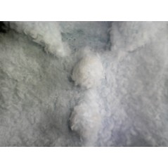 Manteau à capuche effet fausse fourrure bébé tricot fille blanc en jersey et point mousse - Gros plan boutons