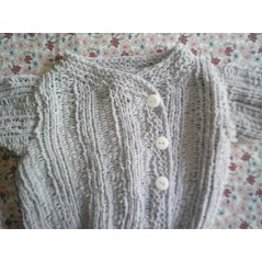 Brassière bébé tricot garçon grise en velours en jersey et côtes - Gros plan haut