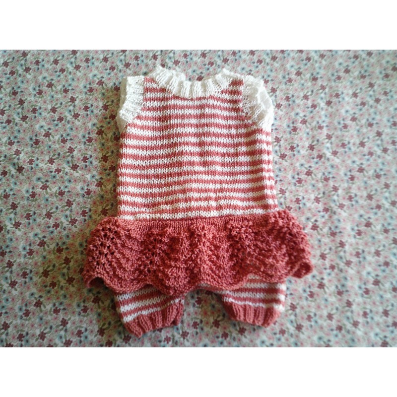 Combinaison robe bébé tricot fille rose en jersey rayé et point de festons en évantail