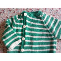 Brassière bébé tricot fille et garçon en jersey rayé vert et blanc - Gros plan devant