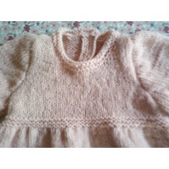Robe bébé tricot fille rose en jersey et point mousse - Gros plan devant