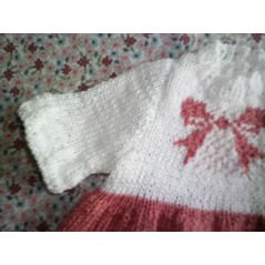 Robe bébé tricot fille jacquard rosette rose et blanche en coton en jersey et côtes - Gros plan manche à volant
