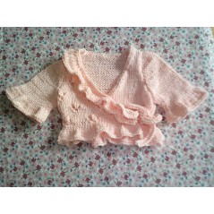 Cache-cœur à volants bébé tricot fille rose en jersey et point ajouré à nopes en coton - Devant