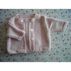 Brassière croisée tricot bébé fille rose en jersey et torsades - Gros plan devant