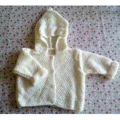 Paletot à capuche bébé tricot fille et garçon blanc en point de blé - Gros plan